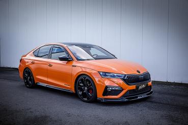 Milotec Seitenschweller für Skoda Octavia IV – schwarz hochglanz