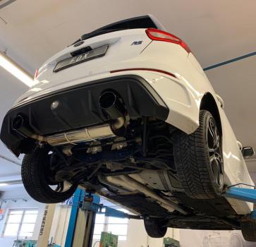 Fox passend für Ford Focus III RS Endschalldämpfer quer Ausgang rechts/links mit Abgasklappe - 129x106 Typ 32 rechts/links schwarz emailliert FO032145-749S