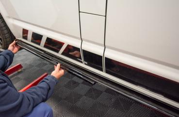 Maxton Design Seitenschweller Ansatz für VW T6 schwarz Hochglanz
